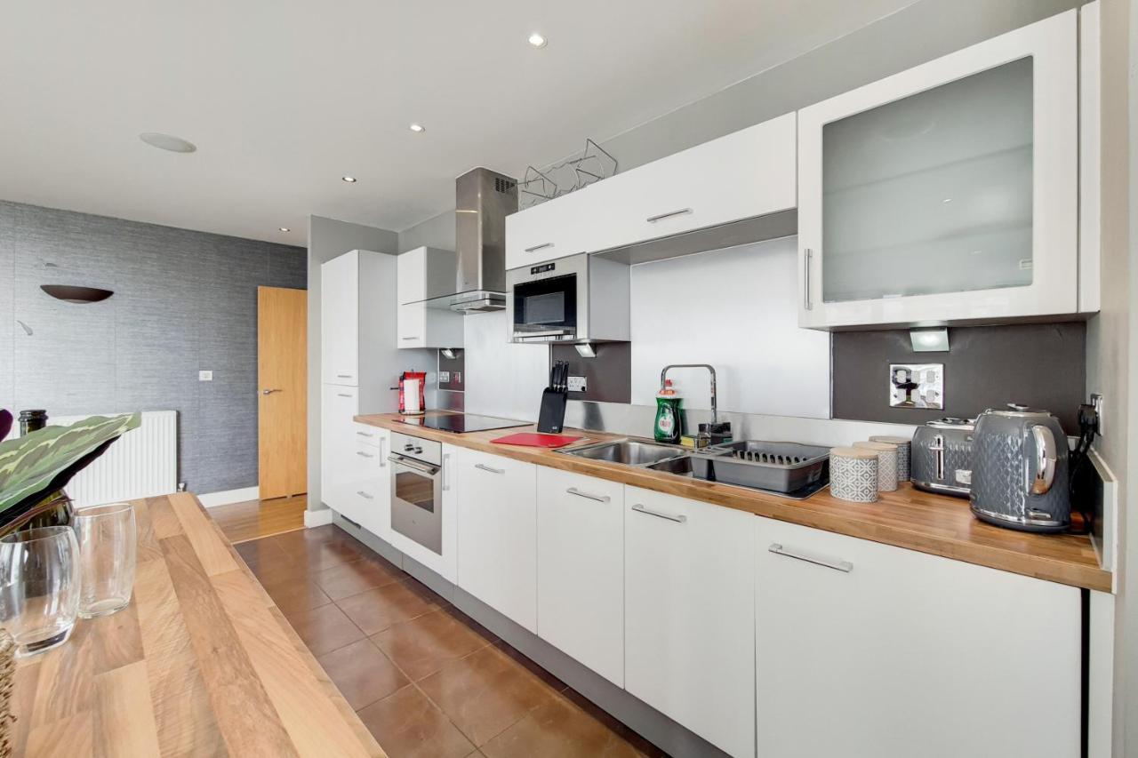 Deluxe Three Bedroom Apartment By London Excel Stays Luaran gambar