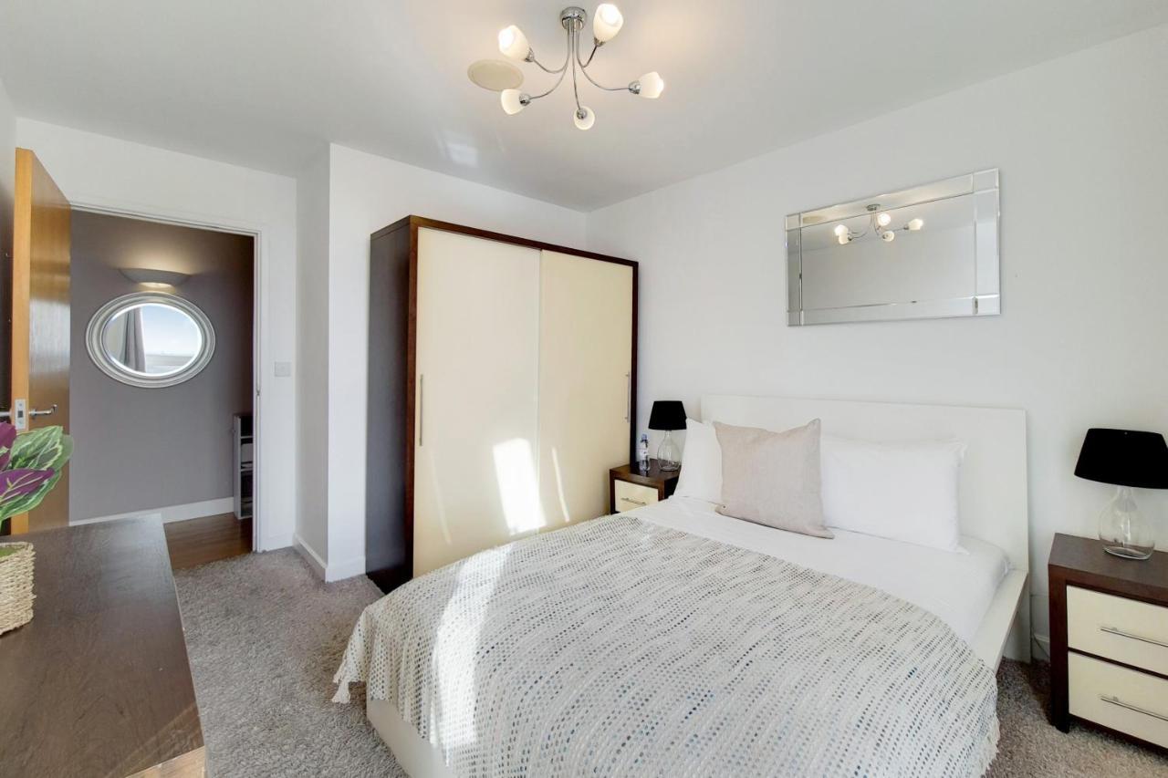 Deluxe Three Bedroom Apartment By London Excel Stays Luaran gambar