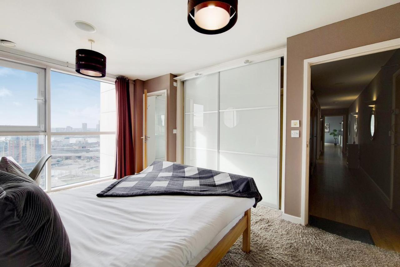 Deluxe Three Bedroom Apartment By London Excel Stays Luaran gambar