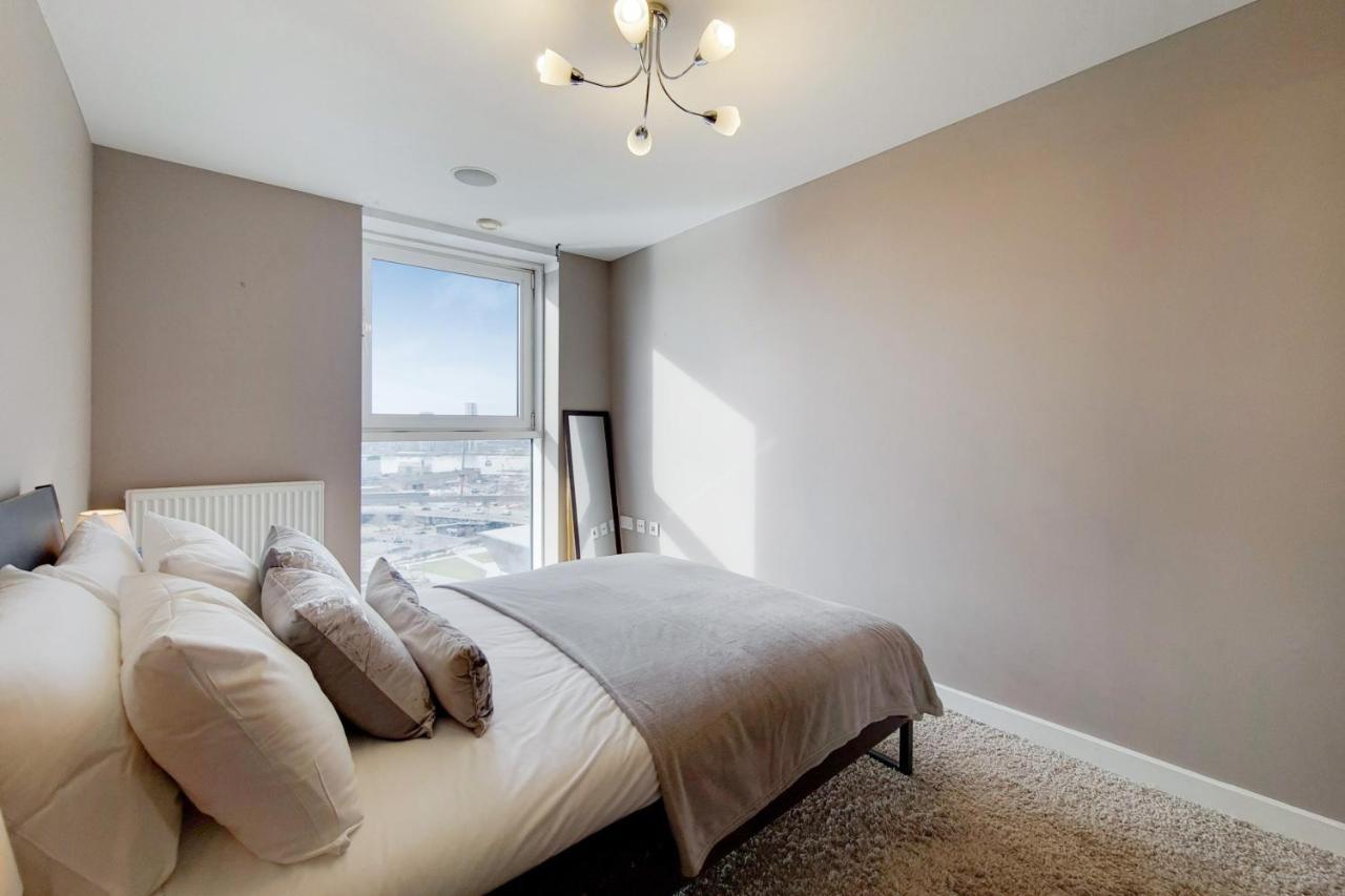 Deluxe Three Bedroom Apartment By London Excel Stays Luaran gambar